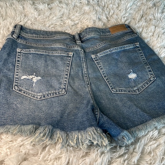 NWT Hollister‎ Ultra High-Rise Mom Shorts - Size 11 - Picture 5 of 8